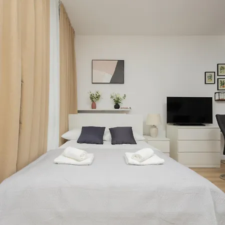 Sarmacka 27 2 - Medicover/paley * Varsó